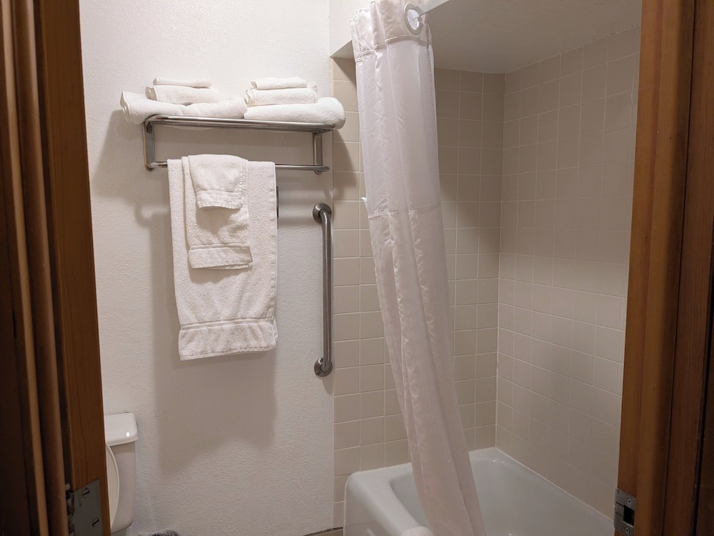 Magnuson Hotel Copper Crown - photo 25