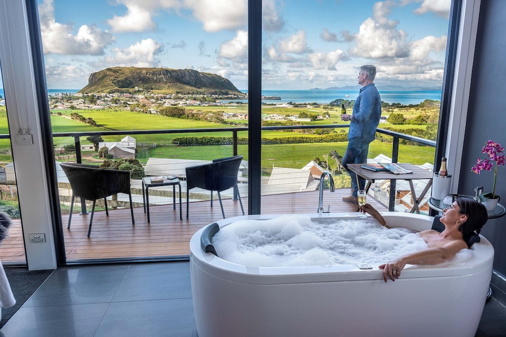 Horizon Deluxe Apartments — 5-Star Luxury Hotel in Smithton, Australia