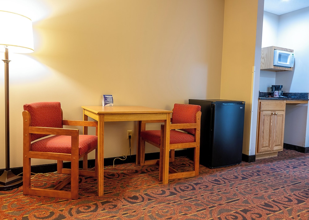 Savanna Inn & Suites - photo 16