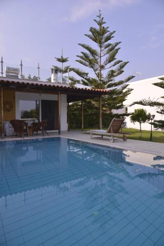 Cozy & comfortable house by the sea — 4-Star Luxury Hotel in Kineta, Greece