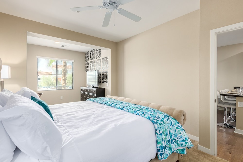 Luxury Condo in Ocotillo Dining Resort Pool Spa Gym and More Walk to Everything by RedAwning Chandler - photo 3