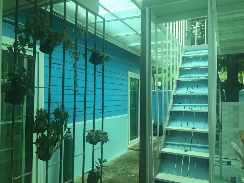Ruean Mai Hom Hostel