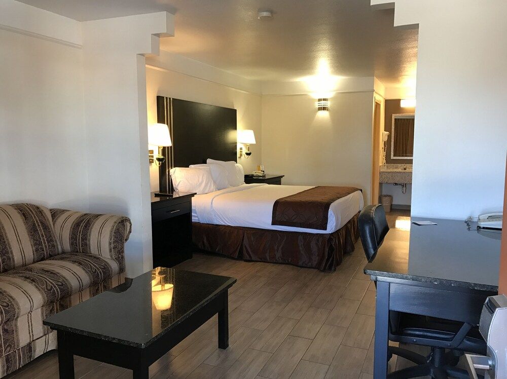 Texas Inn & Suites - photo 11