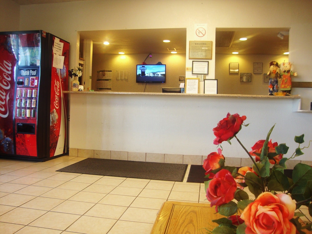 Topeka Plaza Inn - photo 5