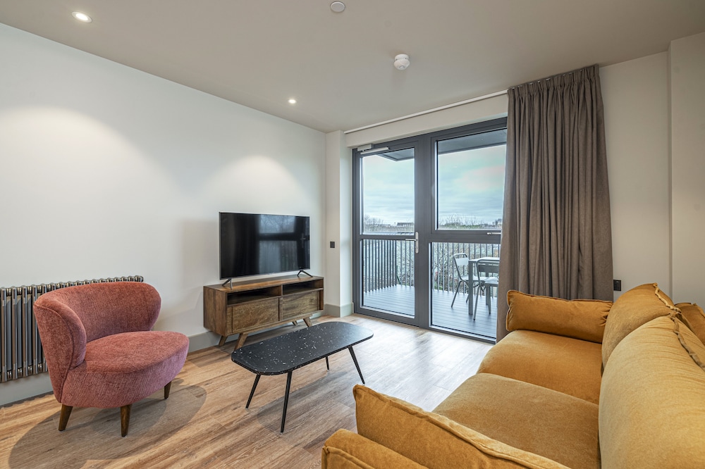 Chic Modern North London Flat — 4-Star Luxury Hotel in London, United Kingdom