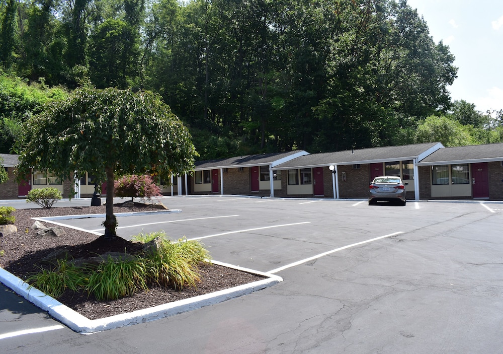 South Hills Motel - photo 42