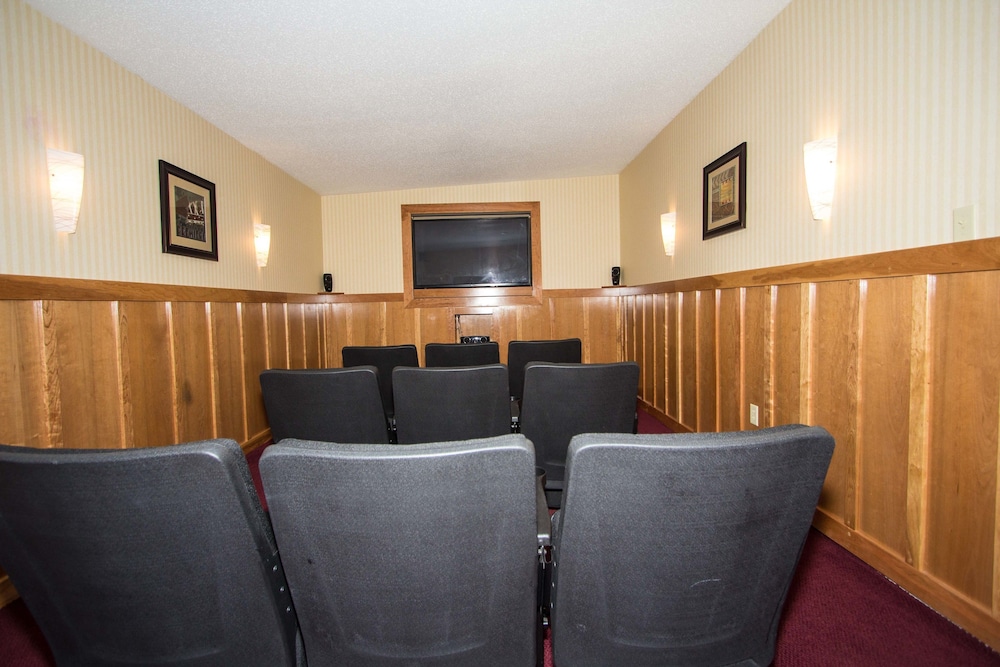 Red Roof Inn & Suites Newport News - photo 19