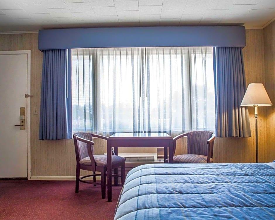 Rodeway Inn Marshall Manor - photo 15