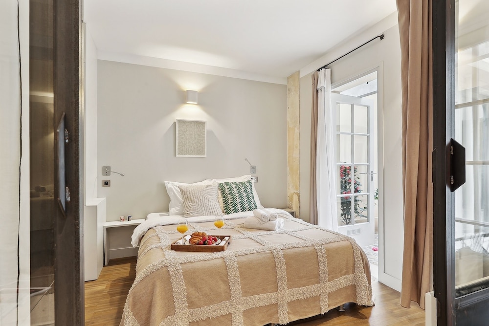 Place des Vosges Bastille Apartment — 4-Star Luxury Hotel in Paris, France