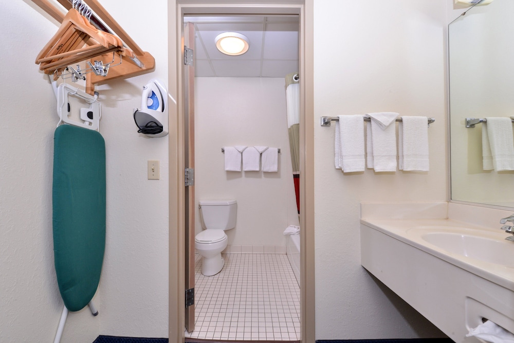 Red Roof Inn Sandusky Milan - photo 8