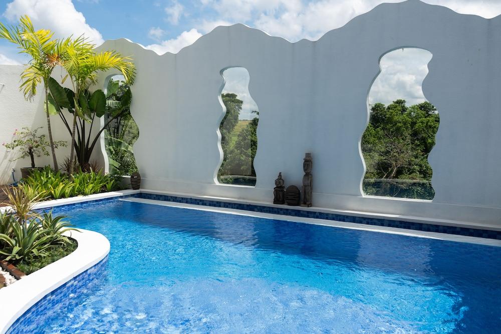 Santorini Luxury Villa — 4-Star Luxury Hotel in Bali, Indonesia