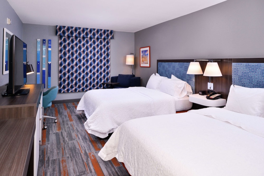 Hampton Inn & Suites Legacy Park Frisco - photo 18