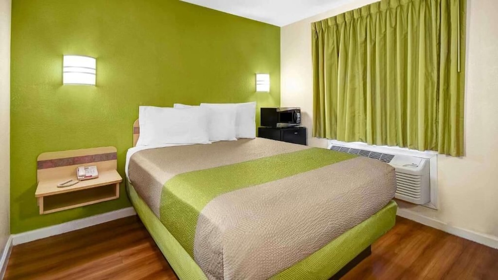 Motel 6 Lake Havasu AZ Lakeside - photo 3