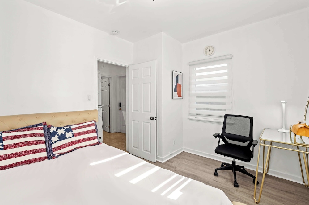 Near LA Cozy Home With Full Kitchen & Laundry — 4-Star Luxury Hotel in San Gabriel, United States