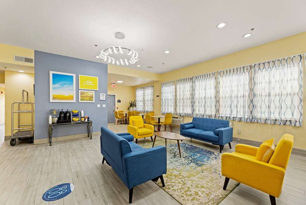 Days Inn & Suites by Wyndham Euless DFW Airport South - photo 10