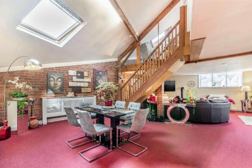 Dragon Loft Apartment