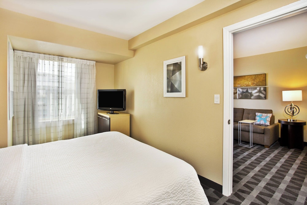 TownePlace Suites by Marriott Republic Airport Long Island - photo 10