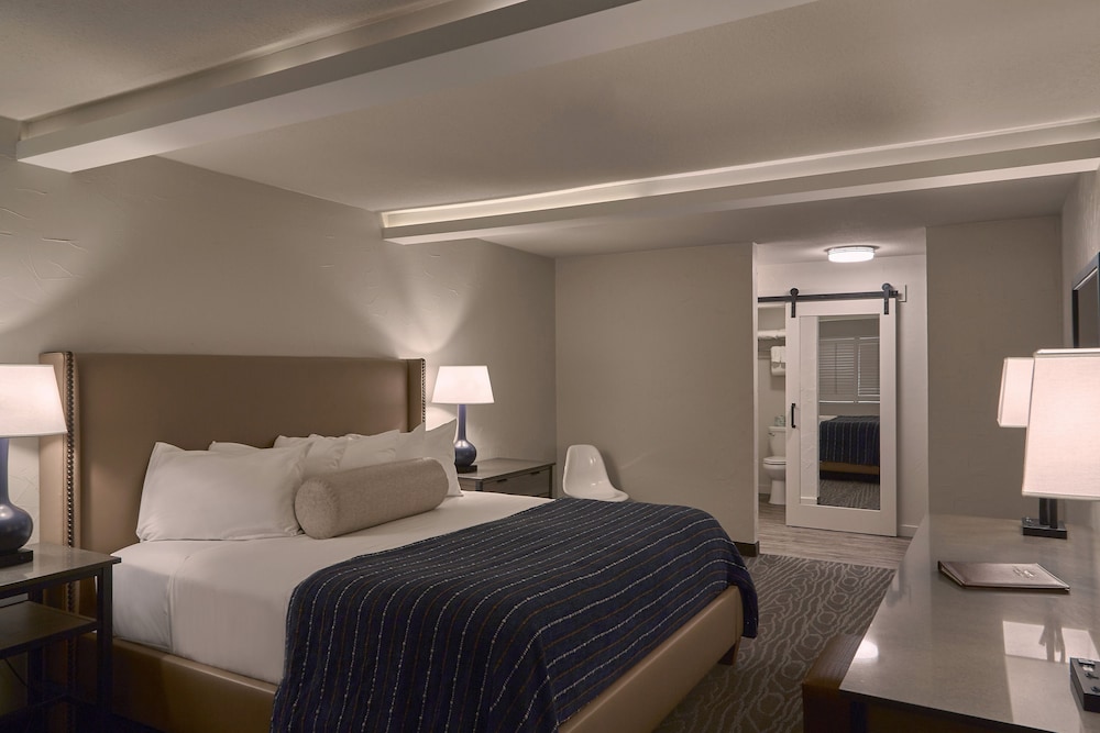 Fredericksburg Inn & Suites - photo 16