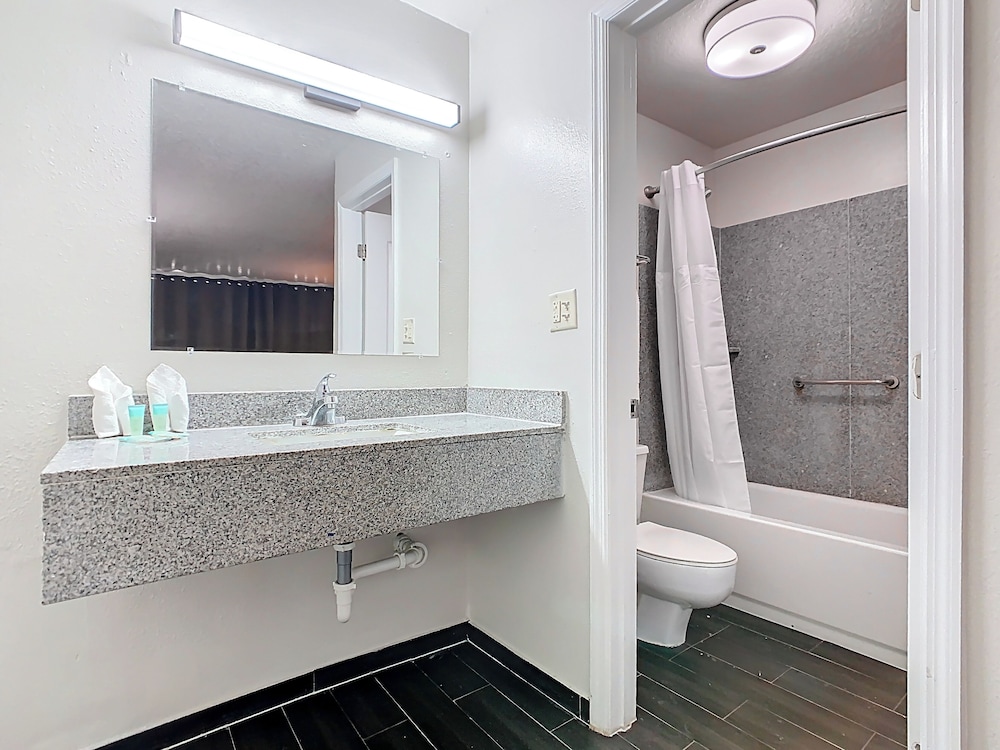 Quality Inn Davenport Maingate South - photo 27