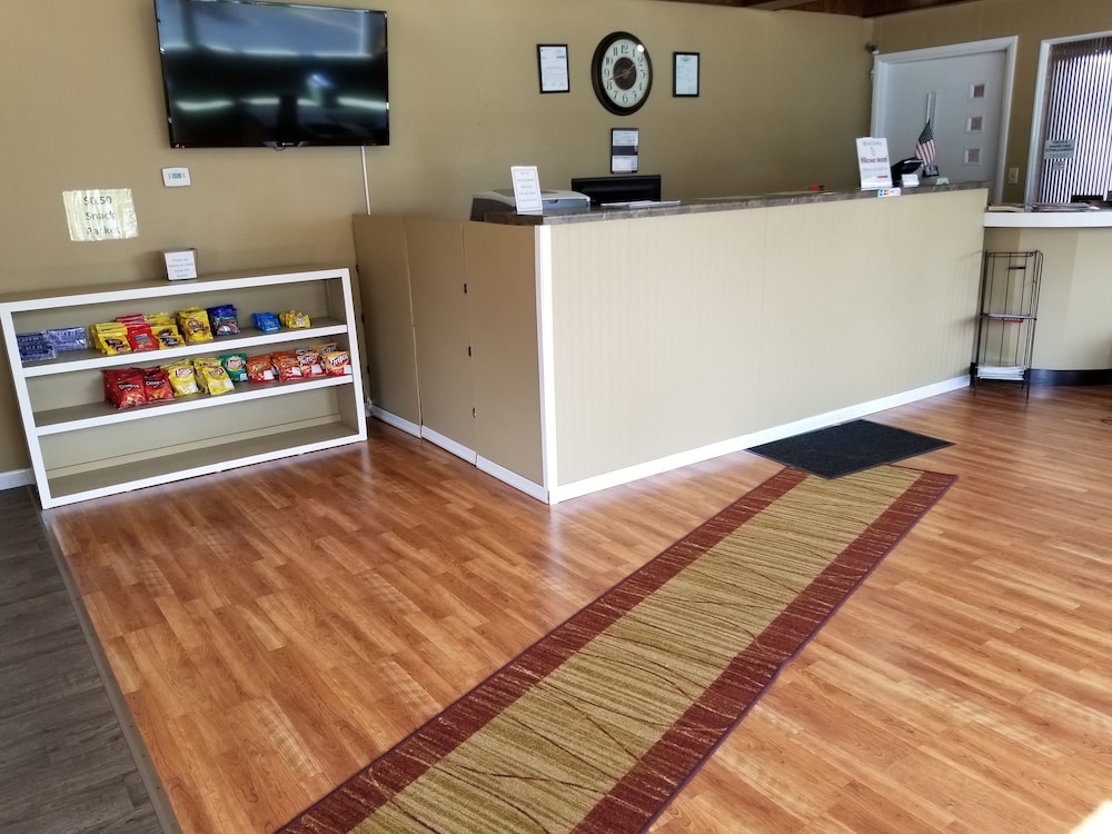 Hillcrest Motel - photo 2