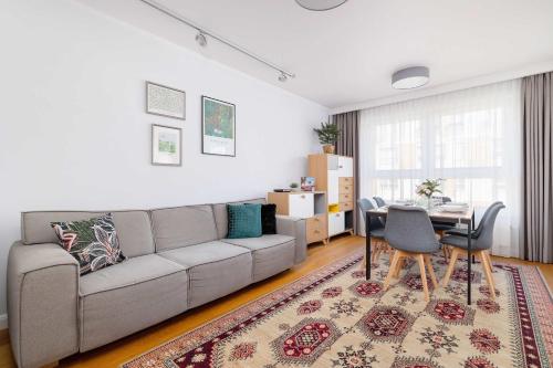 Przytulny i Przestronny Apartament w Krakowie z Parkingiem Biurkiem i 2 Balkonami by Noclegi Renters — 4-Star Luxury Hotel in Krakow, Poland
