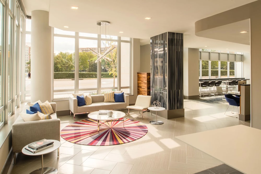 Cozy Condo Crystal City Rooftop — 4-Star Luxury Hotel in Arlington, United States
