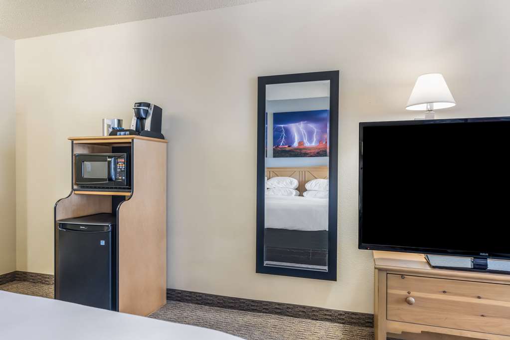Red Lion Inn & Suites Goodyear Phoenix - photo 7