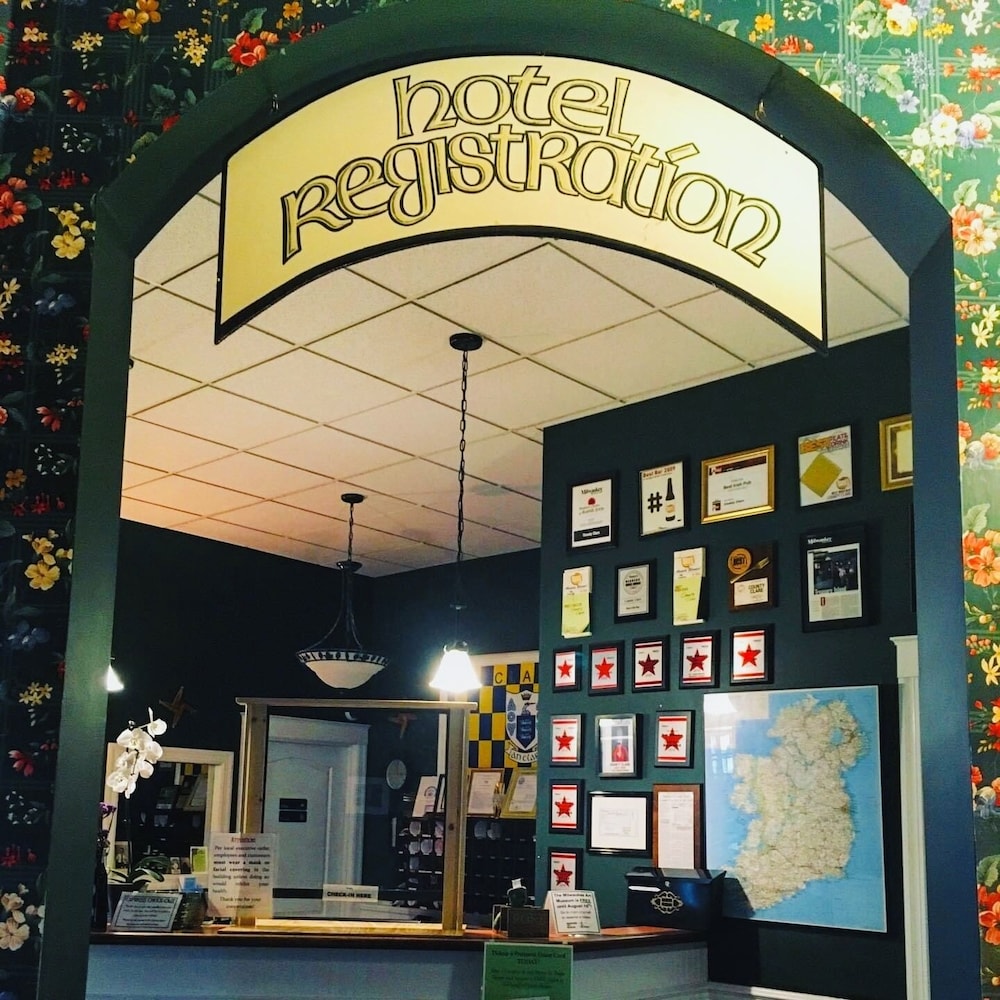 County Clare Irish Hotel & Pub in Milwaukee, United States