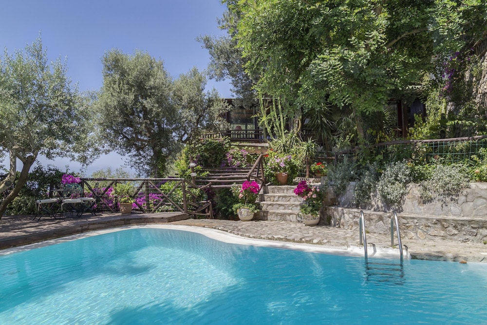 Amore Rentals Villa Era — 4-Star Luxury Hotel in Vico Equense, Italy