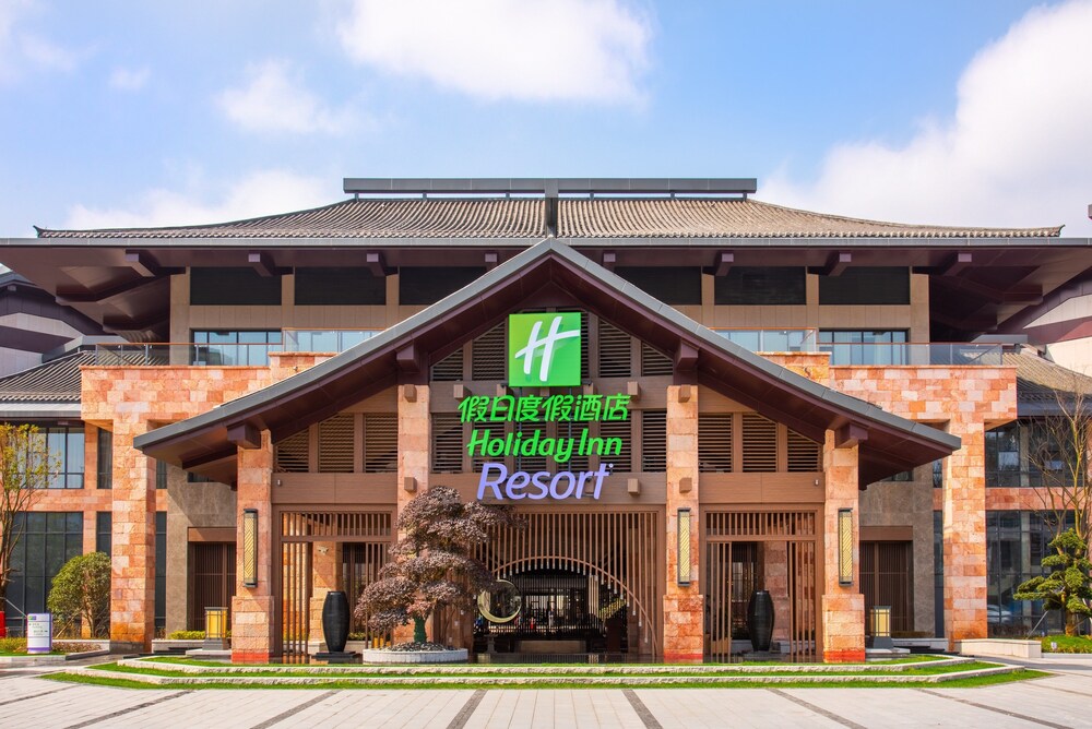 Holiday Inn Resort Yichun Mingyue Mountain by IHG — 4-Star Luxury Hotel in Yichun, People's Republic of China