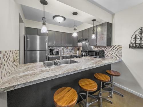 103 Empire Coalition Escape Cozy Condo Close to Resort condo in Bridgeport, United States