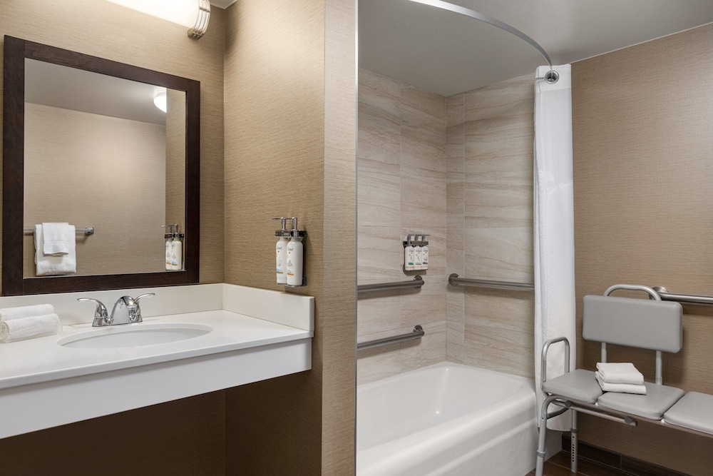 Holiday Inn Gaithersburg by IHG - photo 18