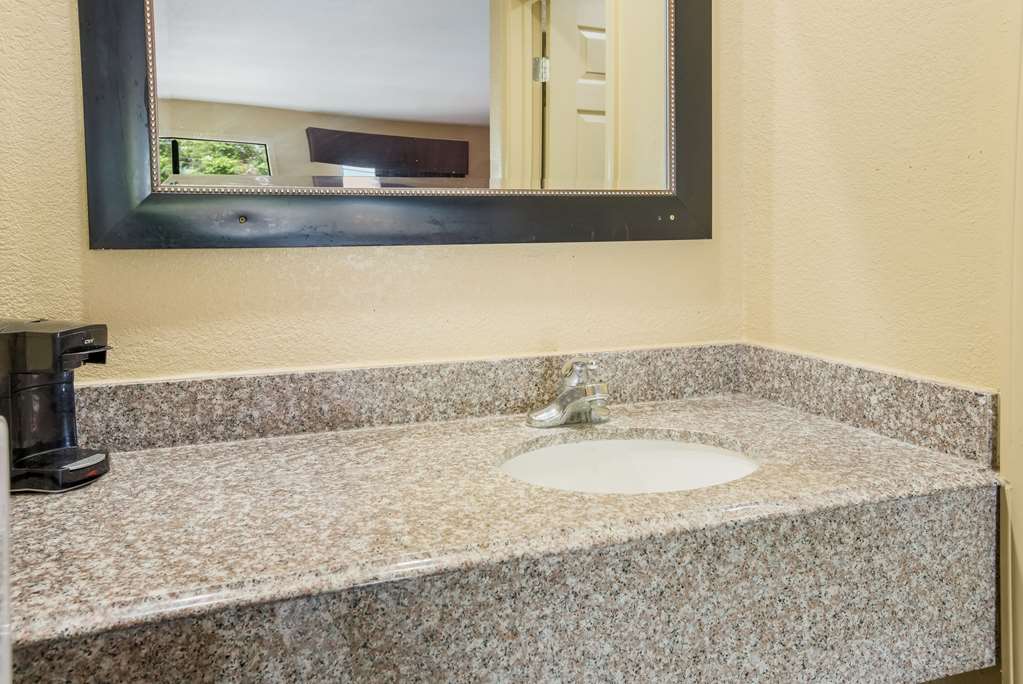 Econo Lodge Lake Charles University Area - photo 14