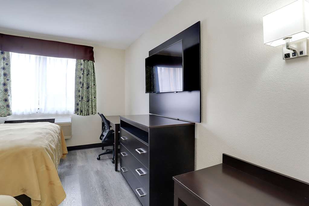 Quality Suites Albuquerque Airport - photo 35