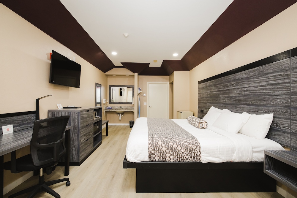 Sapphire Inn Suites — Channelview