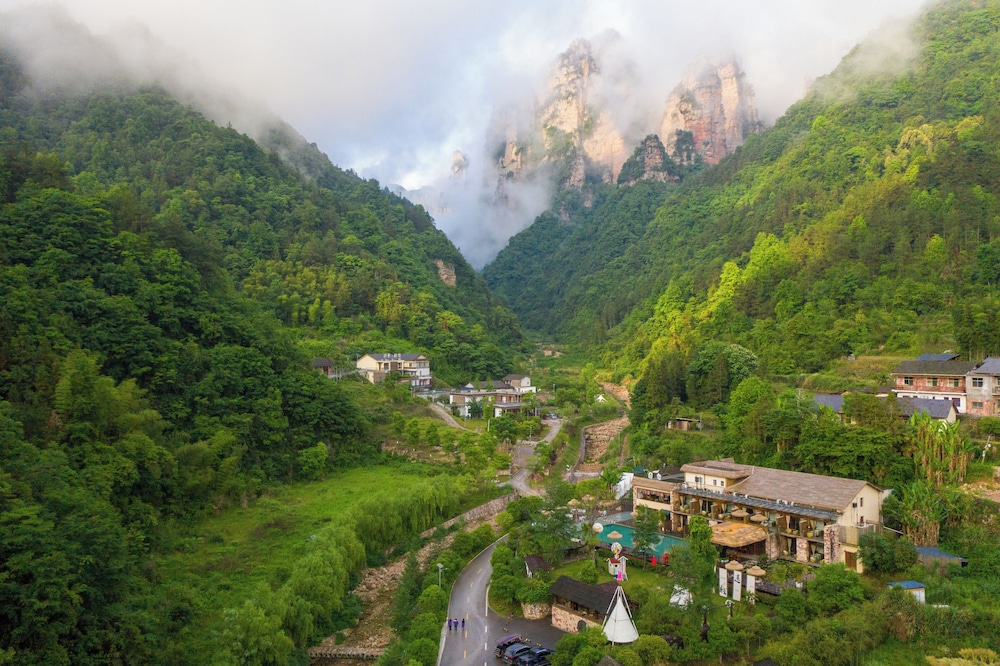 Pandora Vista Retreat — 5-Star Luxury Hotel in Zhangjiajie, People's Republic of China