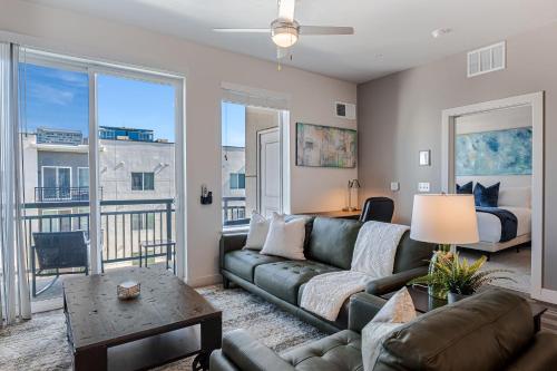 Convention Center Lux 2BR 2BA Pool Gym HotTub — 4-Star Luxury Hotel in Salt Lake City, United States