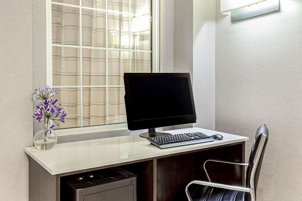 La Quinta Inn & Suites by Wyndham Tucson Airport - photo 30