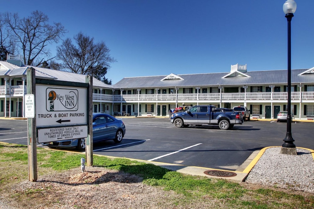 Key West Inn - photo 2