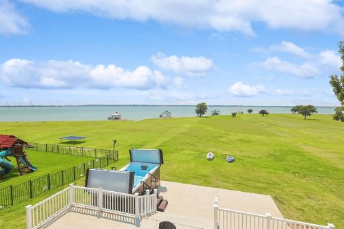 The Best of Lakeside Living Luxury at its Finest — hotel in Rockwall