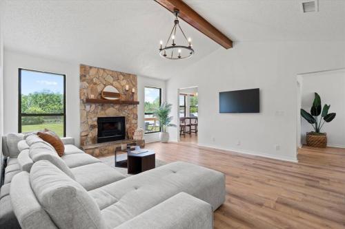 Spacious Home Near Beach Large Yard Game Room and Dog Friendly — 4-Star Luxury Hotel in Jacksonville, United States