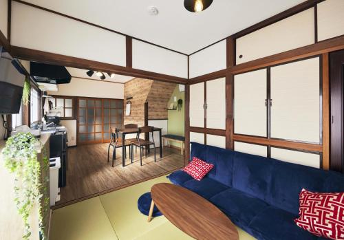 Est house KAMEARI Entire Tokyo House with Direct Bus Access to Airport and Disney in a Peaceful Local Neighborhood with 24 Hour Shops and Dining Options — 4-Star Luxury Hotel in Tokyo, Japan