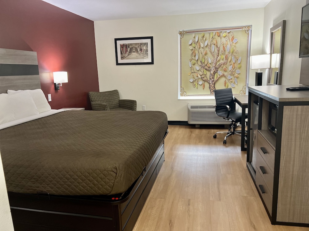 Saffron Inn & Suites - photo 7