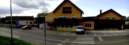 restoran i prenoćište Egghus — hotel in Nasice