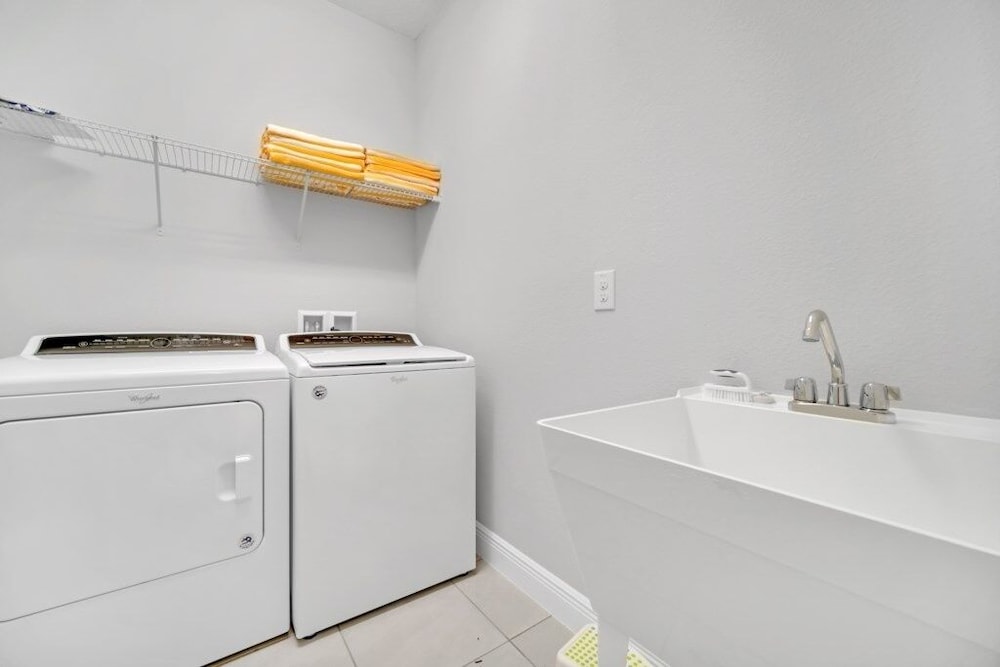 Brand New Encore Resort 5 Bed Resort Home 5 Bedroom Villa - photo 30