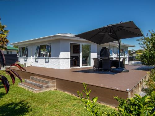 Tasman Haven Motueka Holiday Home — 4-Star Luxury Hotel in Motueka, New Zealand