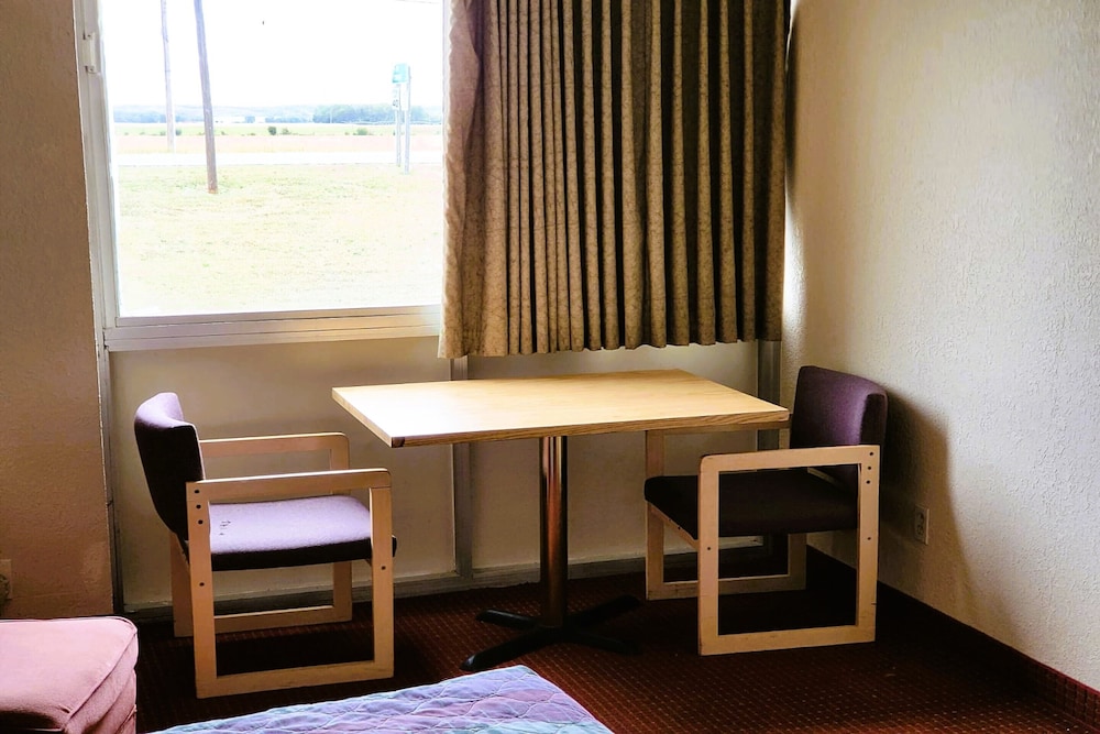 USA Inn Junction City Near Fort Riley - photo 33