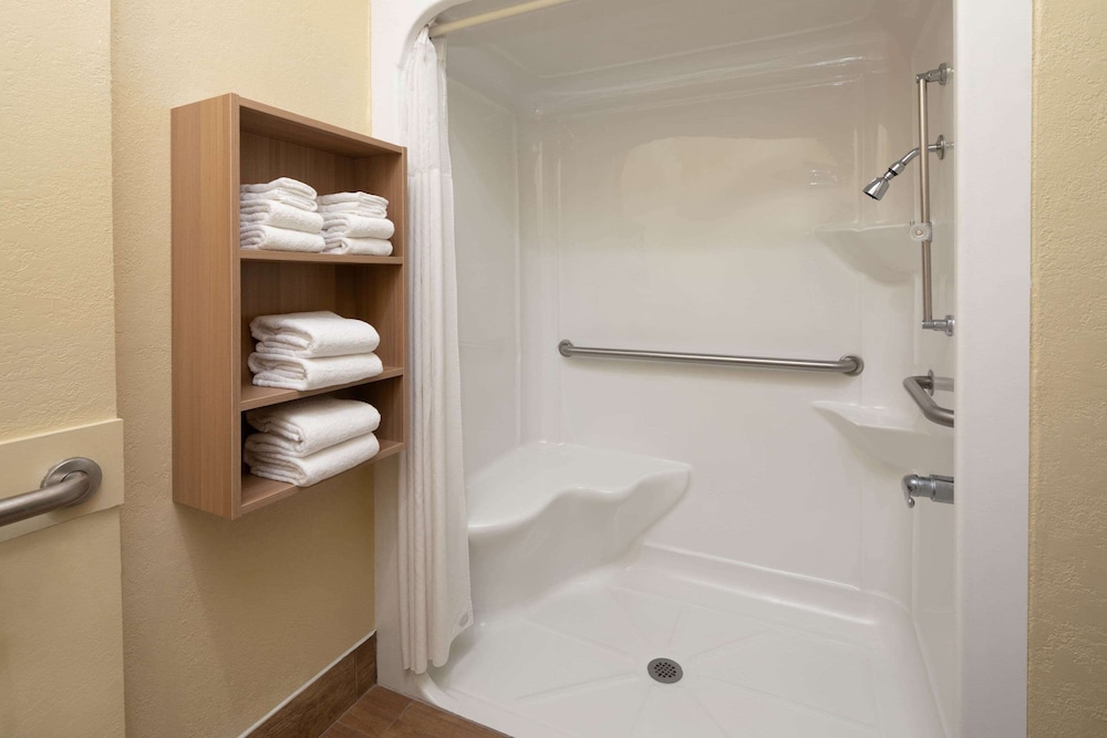 Microtel Inn & Suites by Wyndham Florence - photo 13