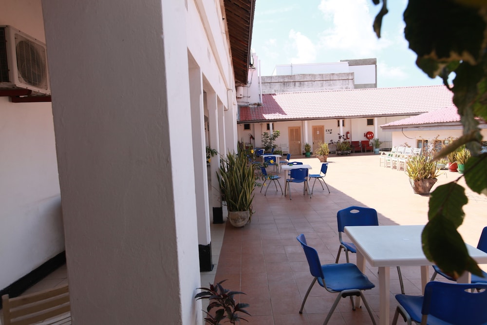 New Palm Tree Hotel — Mombasa
