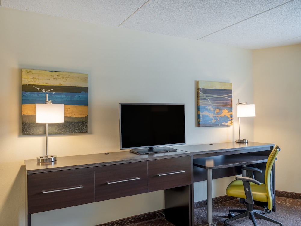 Holiday Inn Greensboro Coliseum by IHG - photo 9